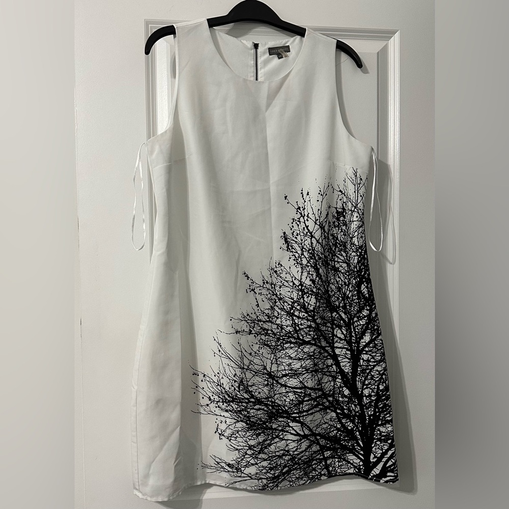 Vince Camuto white with black tree shift dress